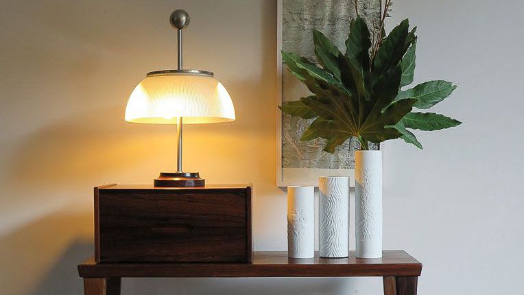 아르떼미데 알파 테이블 램프(Alfa Table Lamp) : 가구 시장에서 성공한 아르떼미데의 '첫 작품' 커버 이미지