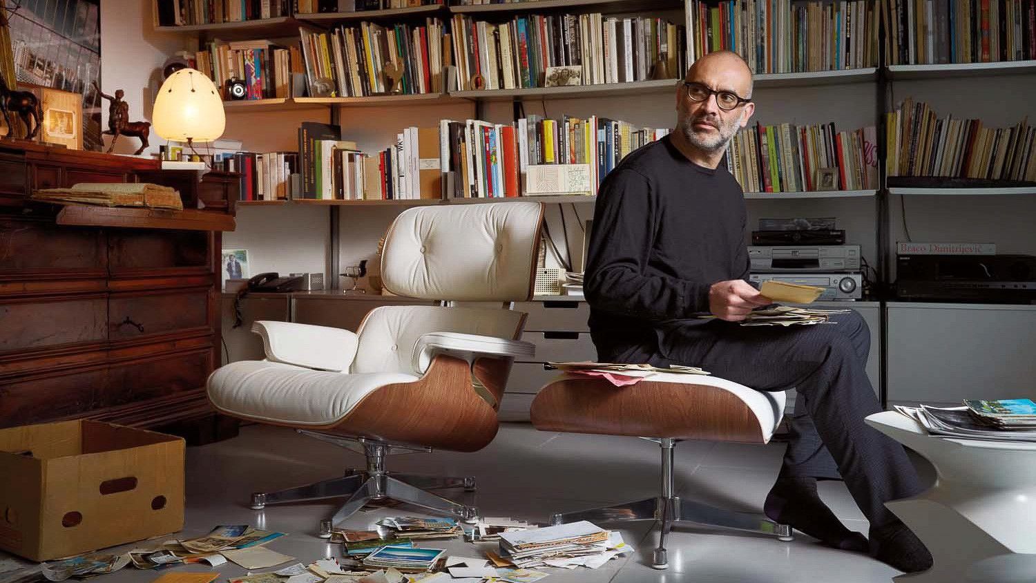 허먼밀러의 임스 라운지 체어(Eames Lounge Chair)는 특이한 ‘별명’이 있다. 커버 이미지