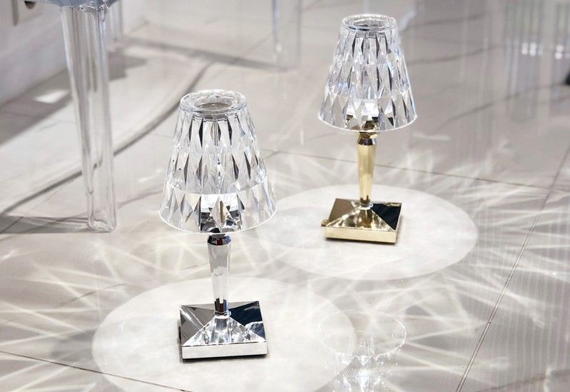 누구나 한 번쯤 봤을 조명, 카르텔(kartell)의 배터리 램프(Lamp Battery) 커버 이미지