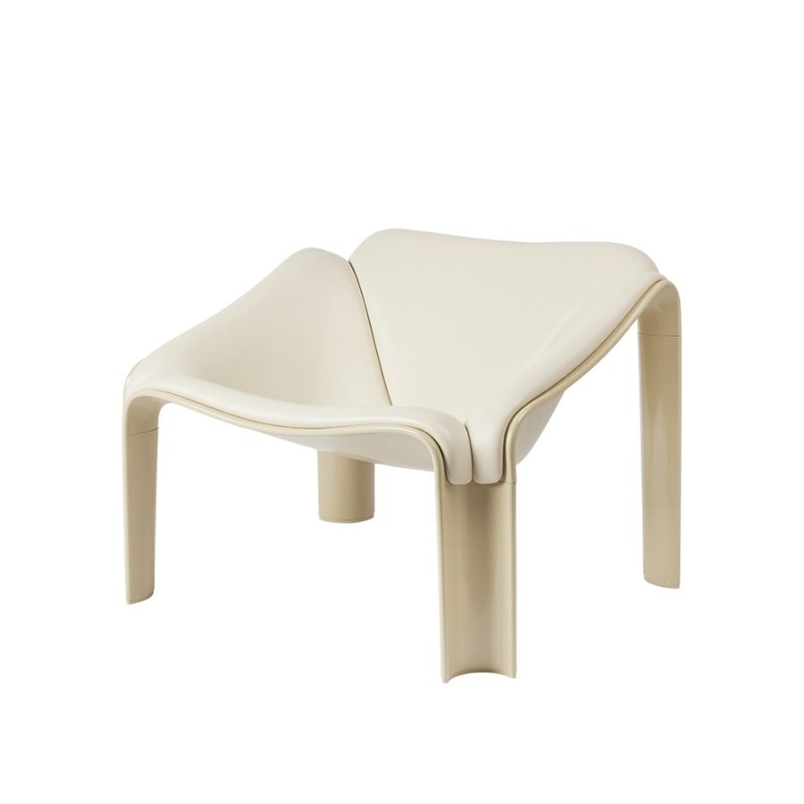 Gubi F300 라운지 체어